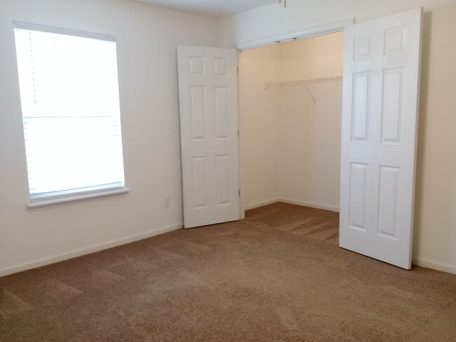 Building Photo - 1724-1726-1726 Louise Cir