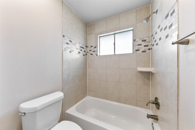 Building Photo - 1710 Foxwood Ct