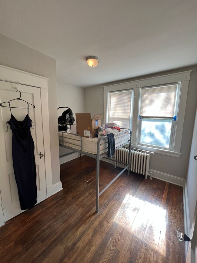 Building Photo - Spacious 4-Bedroom Home
