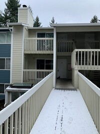 Building Photo - Redmond 1 bd/1 bath 1 parking ground level...