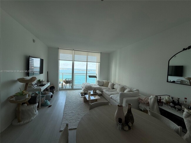 Building Photo - 951 Brickell Ave