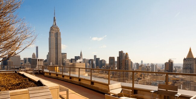 Building Photo - 735 6th Ave