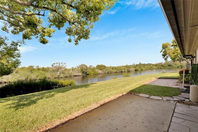 Building Photo - 4112 Hampton Dr