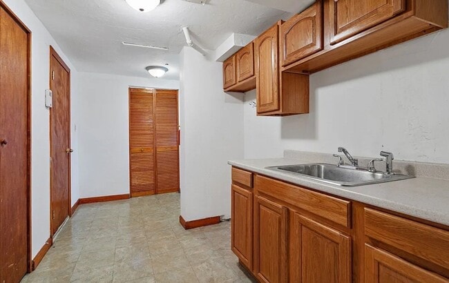 Building Photo - 32 Violet St