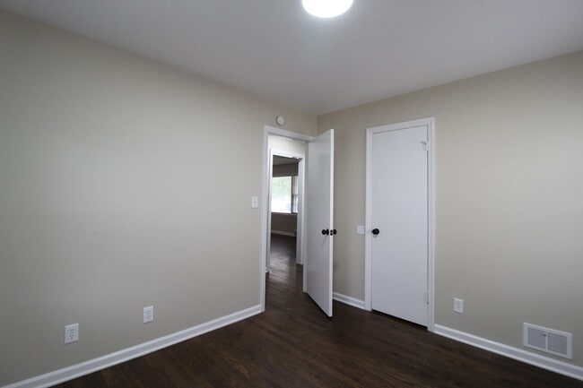Building Photo - 3 Bedroom 1 Bath House In Mission Kansas