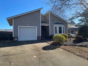 Building Photo - 3 Bedroom / 2 Bath Ranch