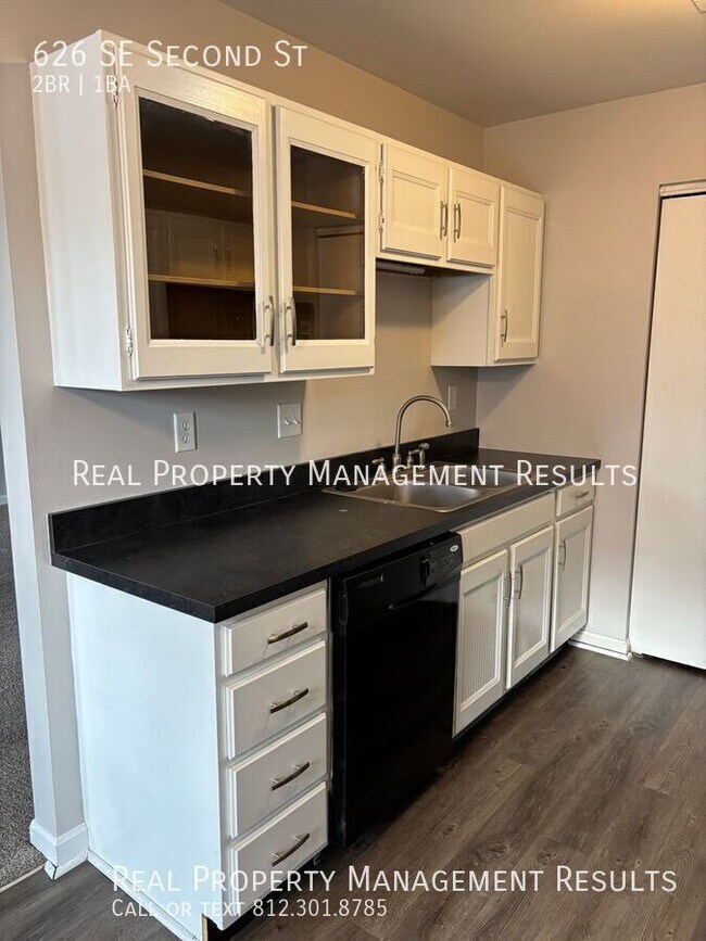 Building Photo - 626 SE Second St-