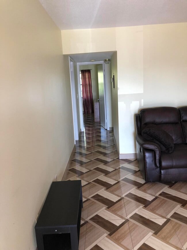 Building Photo - 23 Coventry A