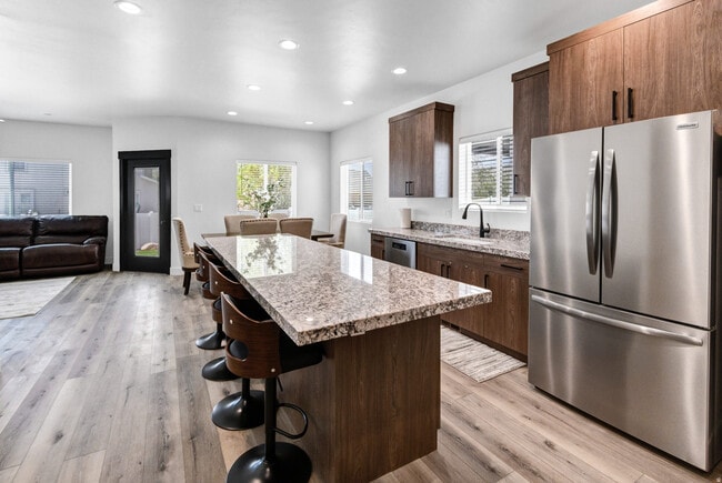 Building Photo - 977 W 1080 S
