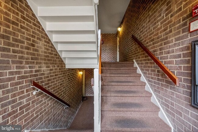 Building Photo - 1423 Northgate Square