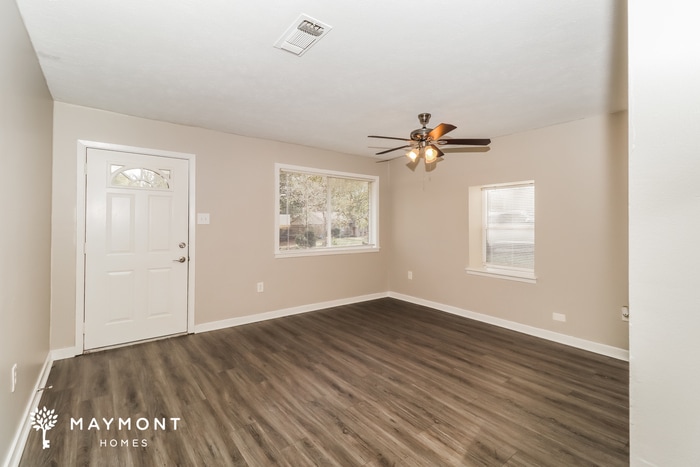 Building Photo - 421 Monica Ln