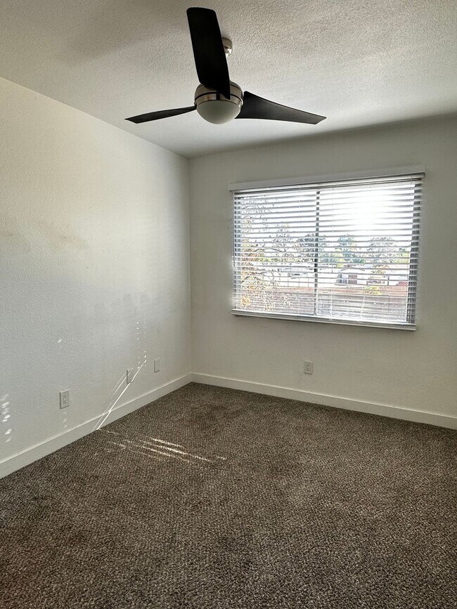 Building Photo - Beautifully Upgraded 3 Bedroom 1 Bathroom ...