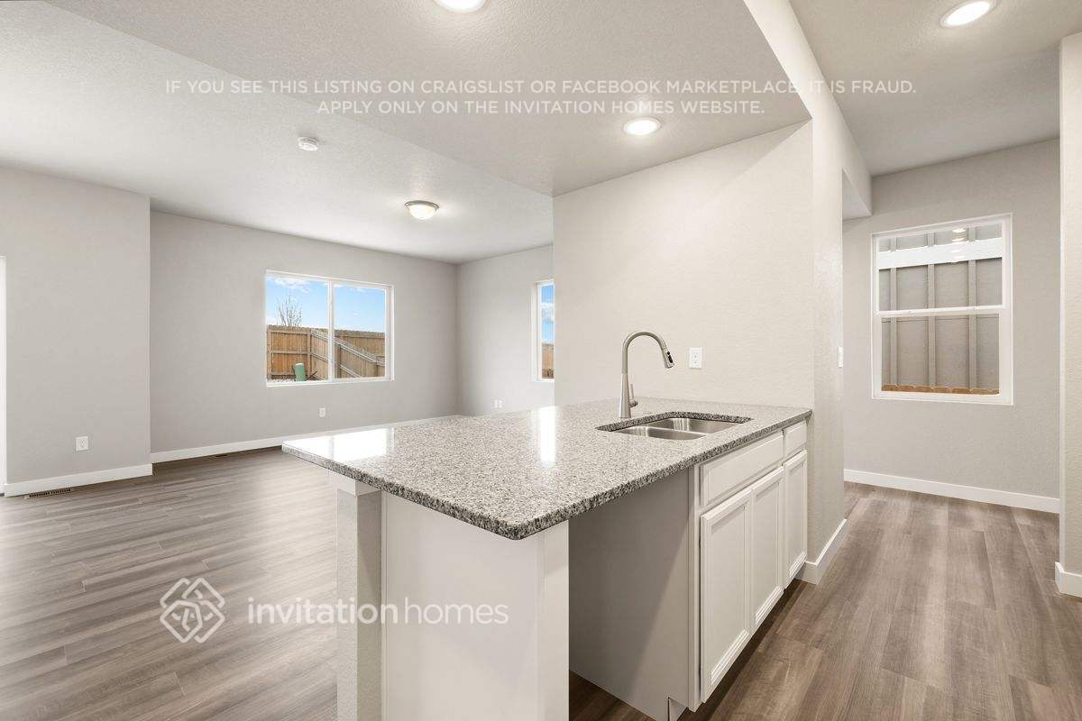 Building Photo - 11480 Sanderling St