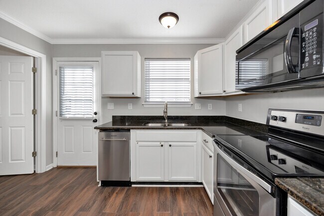 Building Photo - 103 N W Sugar Bluff Ln