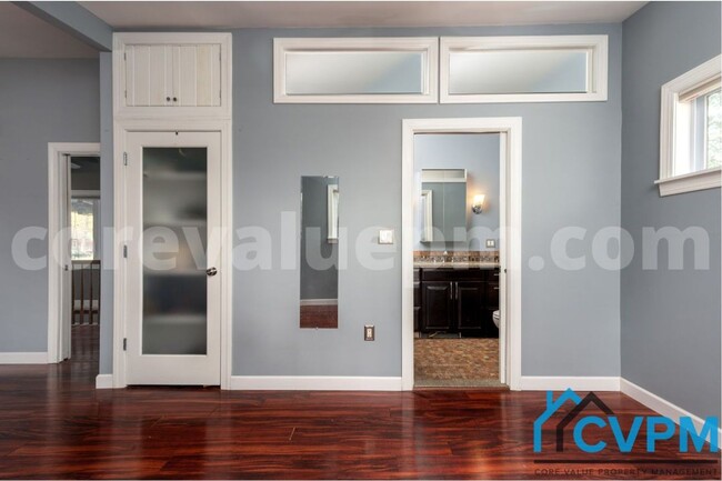 Building Photo - 7425 Hickory Ln