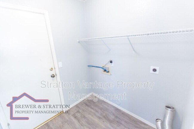 Building Photo - 10117 E Obispo Ave