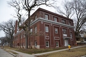 Building Photo - Drake Manor