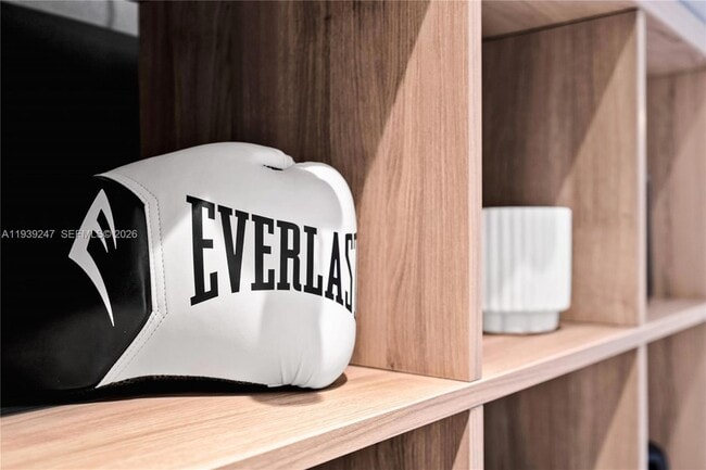 Building Photo - 2500 Bayview Dr