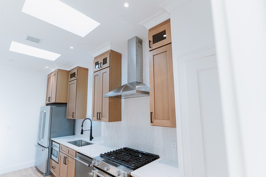 Building Photo - 5 Thurston St