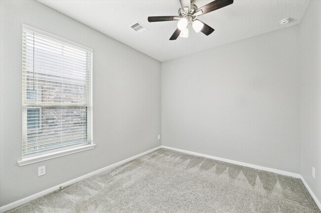 Building Photo - 1128 Clonmore Ct
