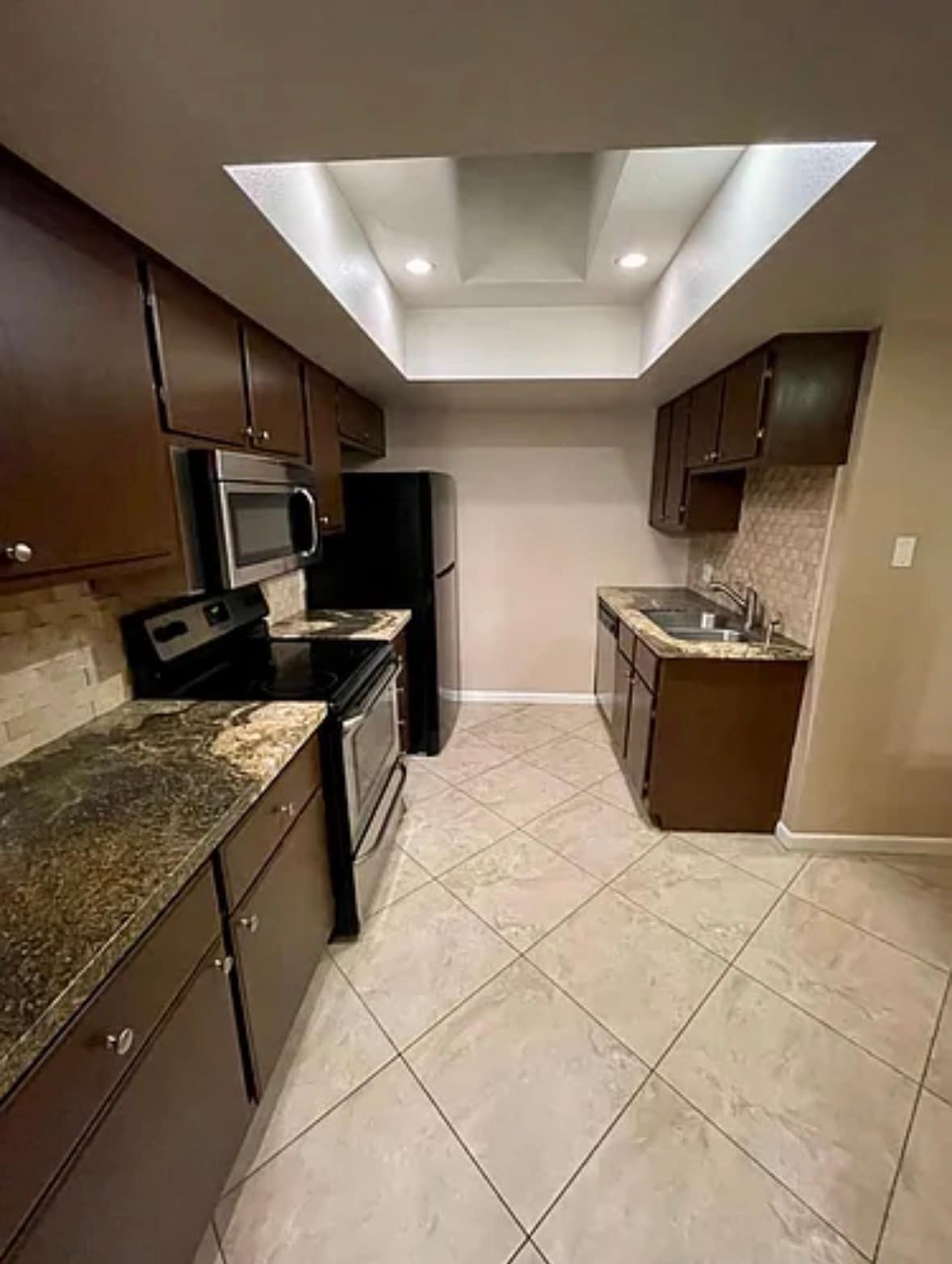 Building Photo - 2446 E 5th Pl