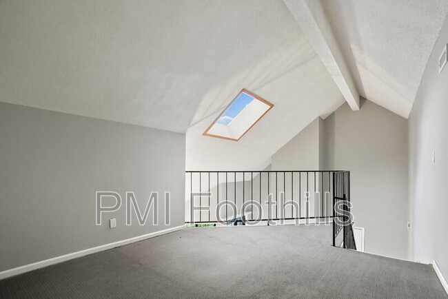 Building Photo - 832 S Vance St