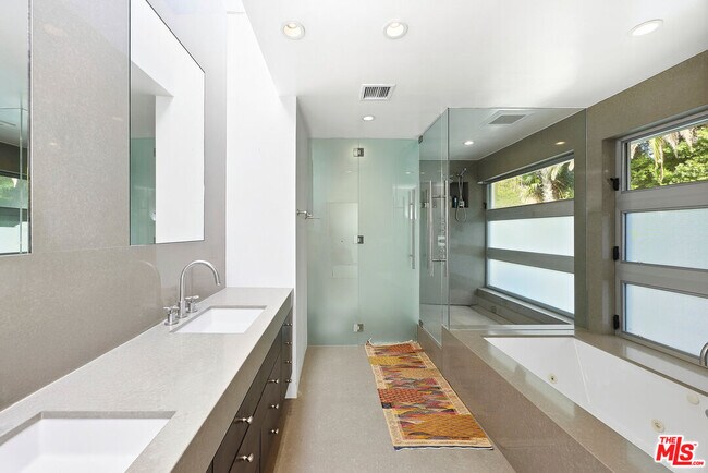 Building Photo - 3154 Queensbury Dr