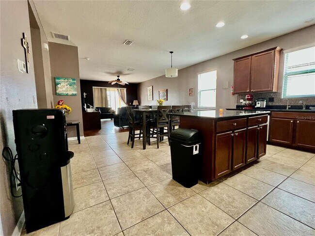Building Photo - 724 Parker Den Dr