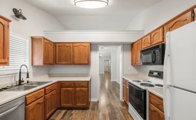 Building Photo - 5428 Bradley Dr