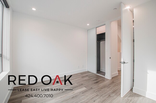 Building Photo - 18303 Oakbury Cir