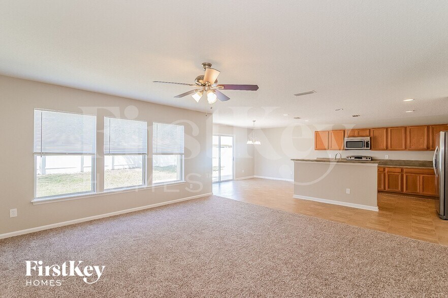 Building Photo - 1479 Dunns Lake Dr E