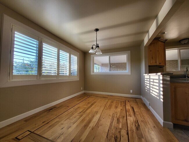 Dinning room-main floor - 1905 Saint Marys Dr