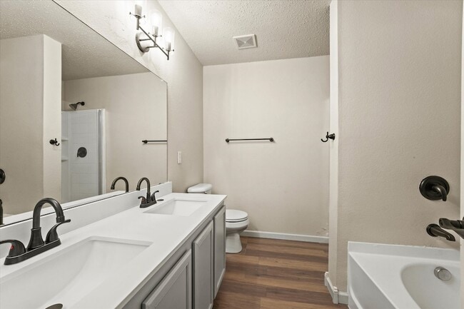 Building Photo - 2621 S Wavecrest Ct