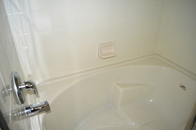Building Photo - Spacious 3-Bedroom, 2.5-Bath Townhouse wit...