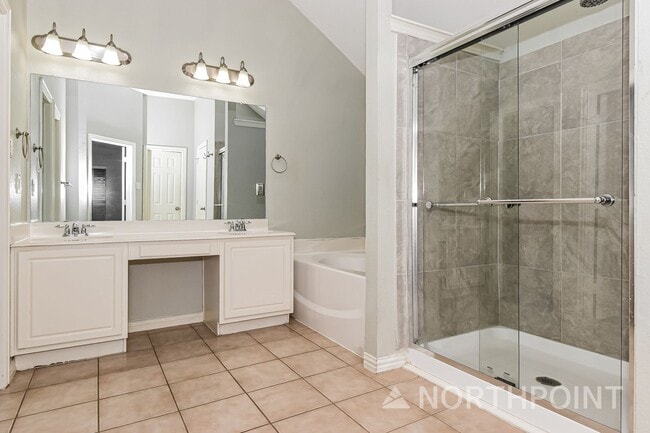 Building Photo - 3 BR/3BA | Newly Renovated Single Family Home | Fenced backyard | In Royse City!