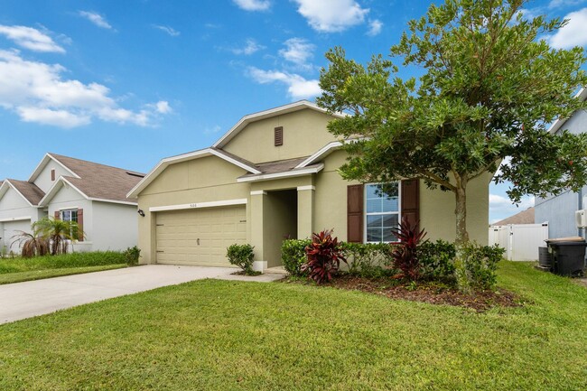 Building Photo - Beautiful 4/2 Energy Efficient Home in St. Cloud w/ Fully Fenced Yard