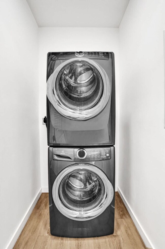 Building Photo - 1220 17th St