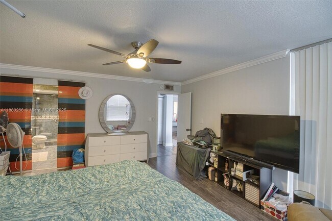 Building Photo - 115 Lake Emerald Dr