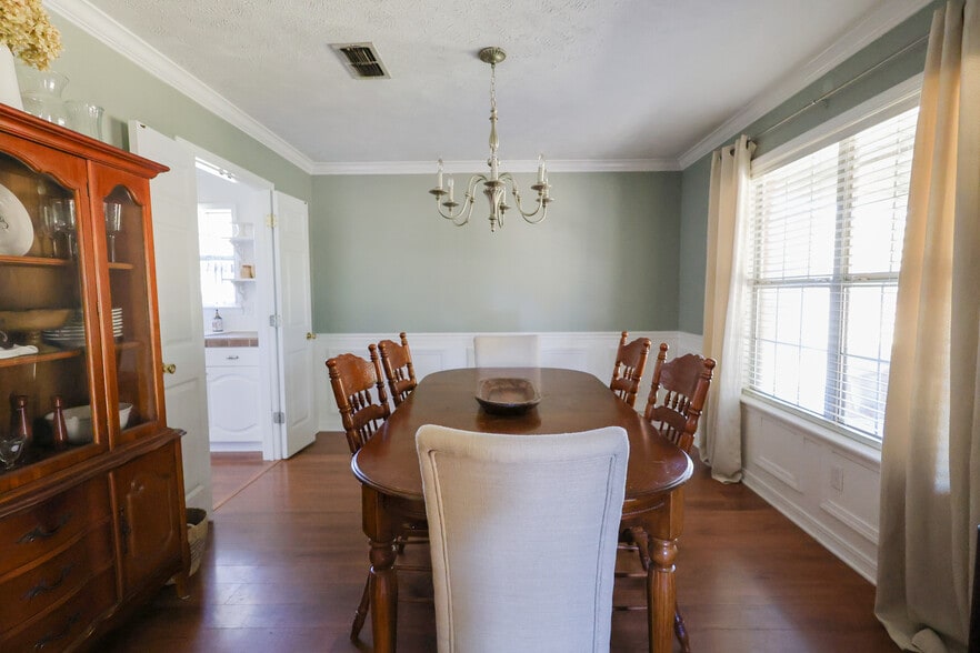 Building Photo - 15 Caitlin Ave