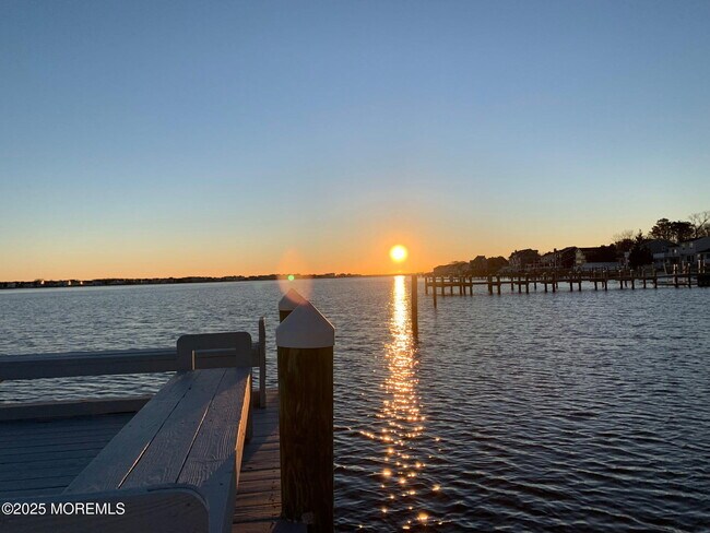 Building Photo - 2 Pine Crest Dr