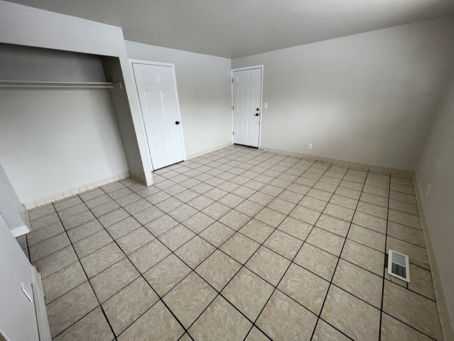 Building Photo - Spacious One-Bedroom in Salt Lake City!