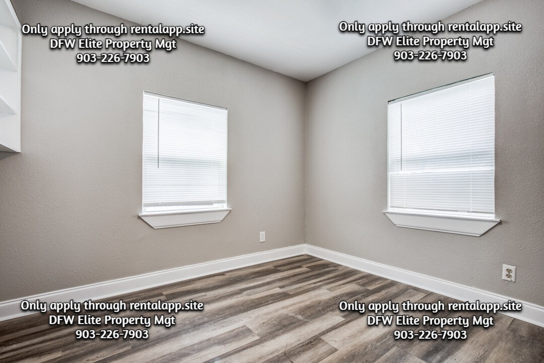 Building Photo - 1059 Lyle St
