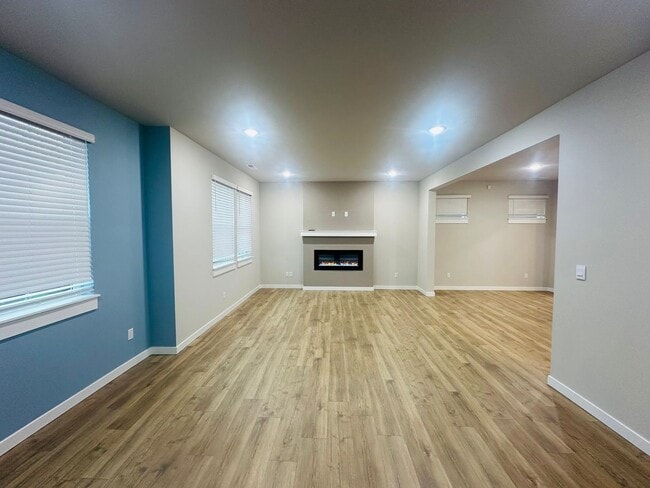 Building Photo - Newer 3-Story 3 Bedroom DR Horton Home in Lake Stickney/Everett - SHORT TERM LEASE OFFER