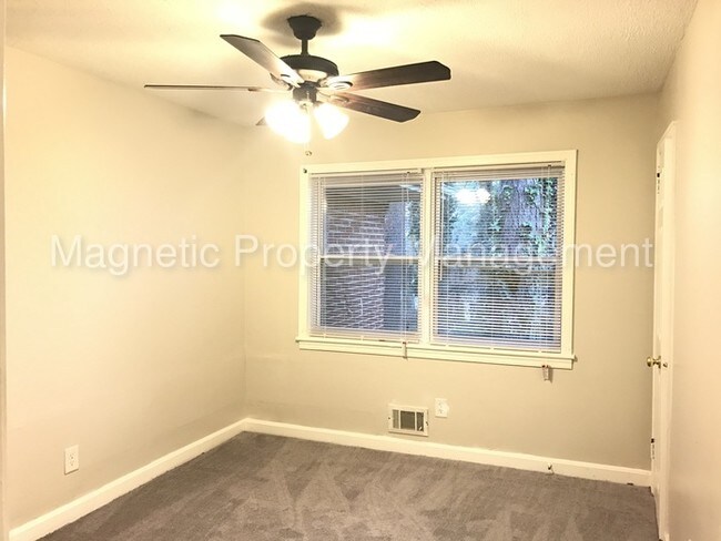 Building Photo - Great Brick Home with a Private Back Deck!