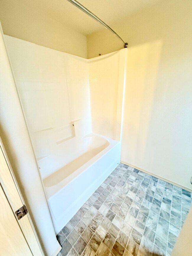 Building Photo - Beautiful house in Maple View Meadows.