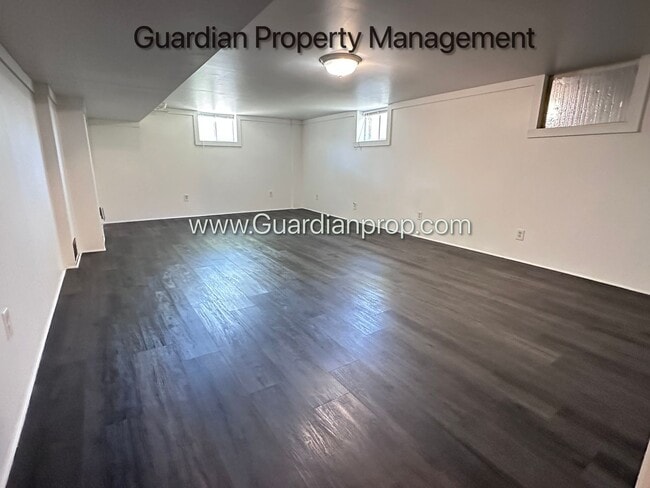Building Photo - Crosstown Side By Side, Washer/Dryer In Unit, 1 Garage Space, Hardwood Floors, Dishwasher