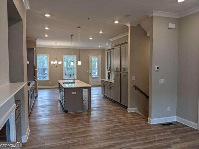 Building Photo - 225 Spike Trl SE