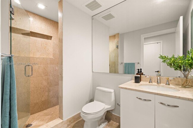 Building Photo - 21200 Point Pl