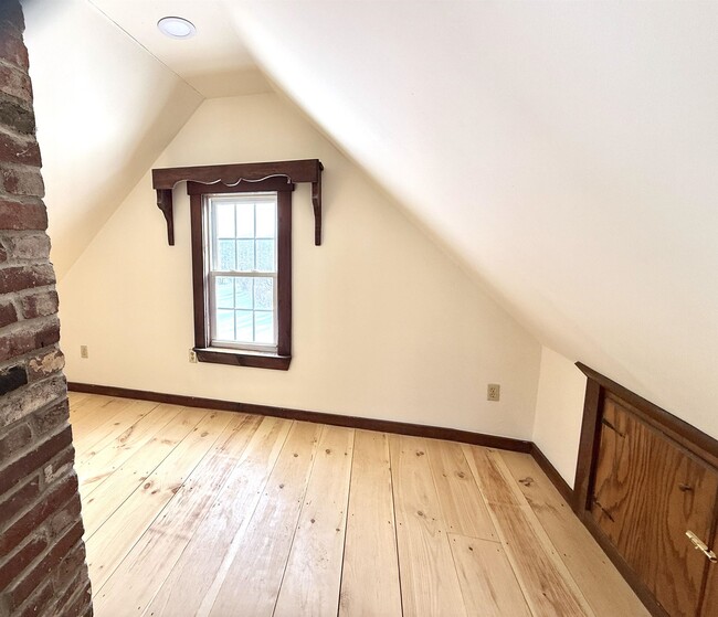 Building Photo - 383 Sanborn Rd