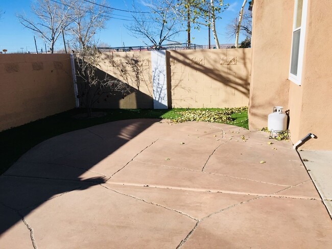Building Photo - Very nice 2 Br house with 1 car garage